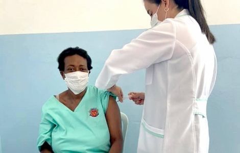 Secretaria da saúde de Buri recebe o primeiro lote de vacinas contra o novo coronavírus.