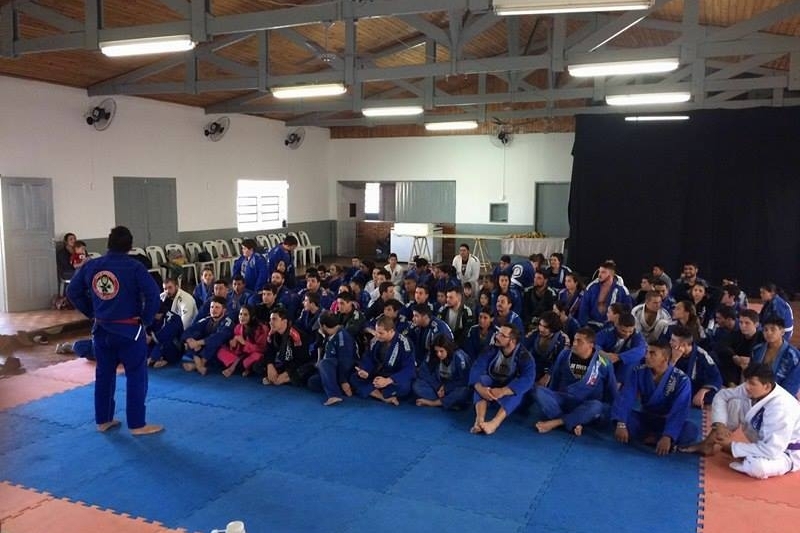 Referência mundial do Jiu Jitsu e do UFC, Mestre Joe Moreira realiza seminário em Buri